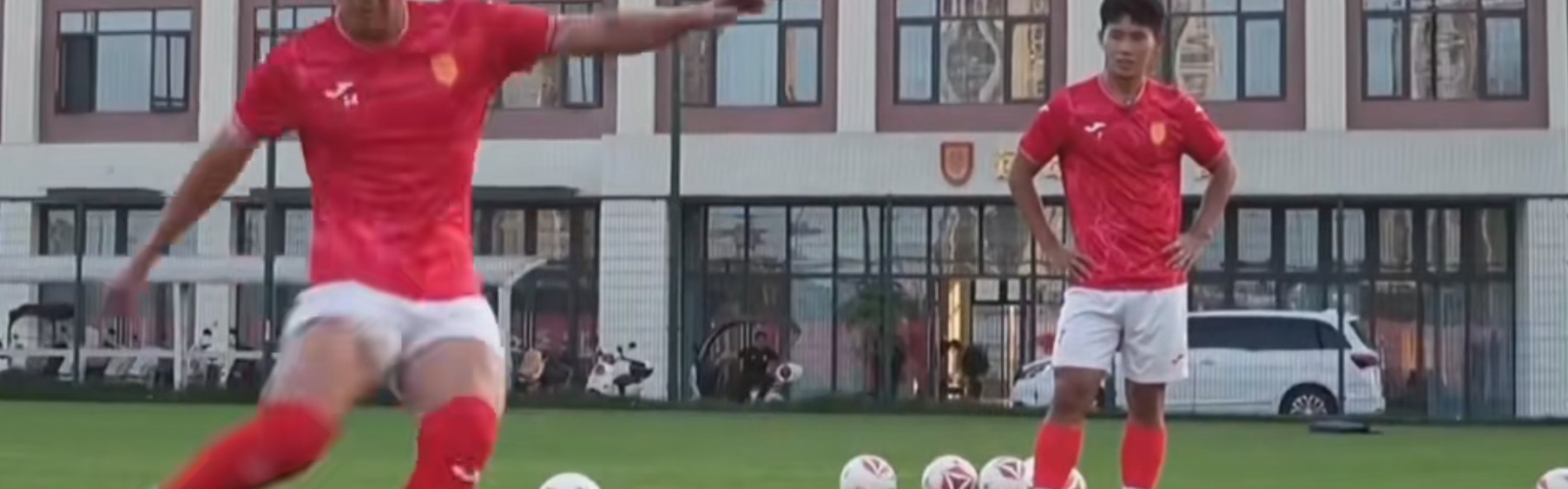 意昂体育官网-中甲“本土射手王”完成自我救赎，赛前黄希扬私信向余望：不进决赛不准回来