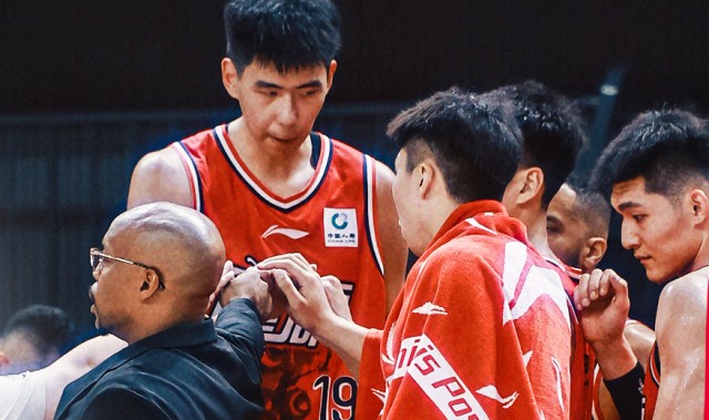 郭艾伦连续伤停11场！赖俊豪重伤广州惜败天津 詹姆斯23+18