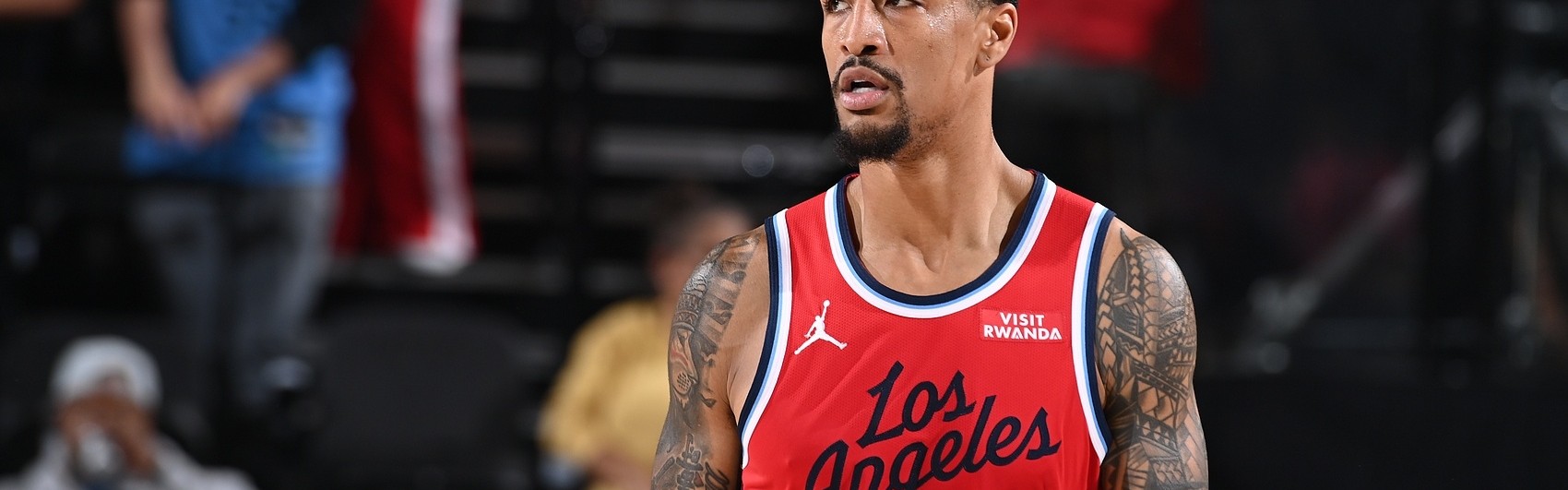 科林斯过去三场运动战31中23 三分13中9 场均19.3分5.3板1帽